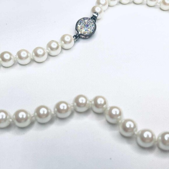 ✨ Vintage 1960s Faux Pearl Necklace w/ Sparkling Crystal Clasp, 45 cm - Picture 4 of 5